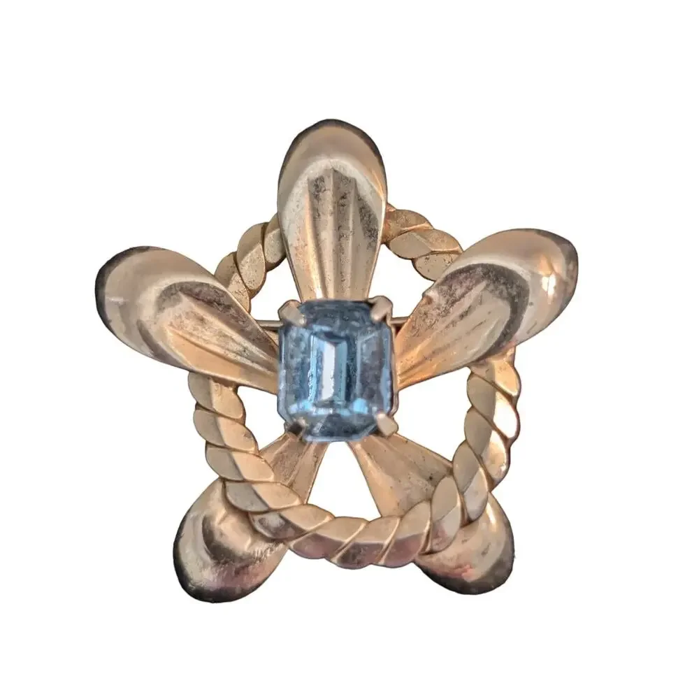 Vintage Gold Tone Emerald Cut Light Blue Stone Rope Flower Brooch